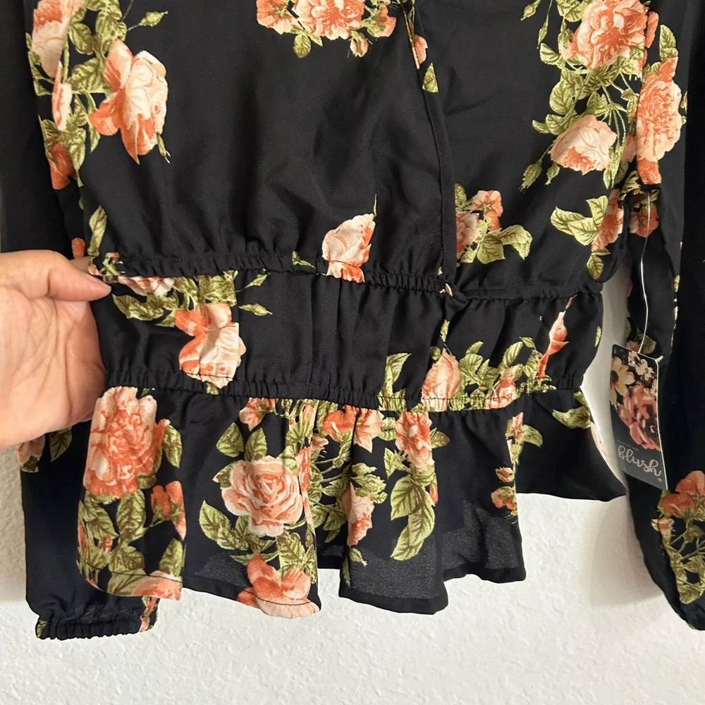 💥PRICE ⬇️ HINT OF BLUSH • Women’s Black Floral Top • sz Med • - Picture 5 of 10